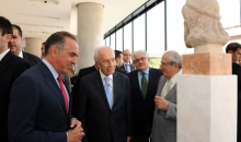 Ο κ. Τζαβάρας με τον Ισραηλινό Πρόεδρο Σίμον Πέρες κατά την Επίσκεψη στο Μουσείο της  Ακρόπολης